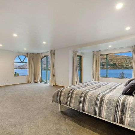 Huge Lakefront Delight - Queenstown Holiday Home Exterior foto