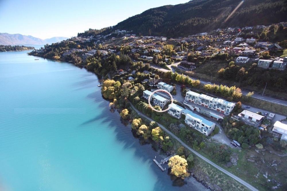 Huge Lakefront Delight - Queenstown Holiday Home Exterior foto