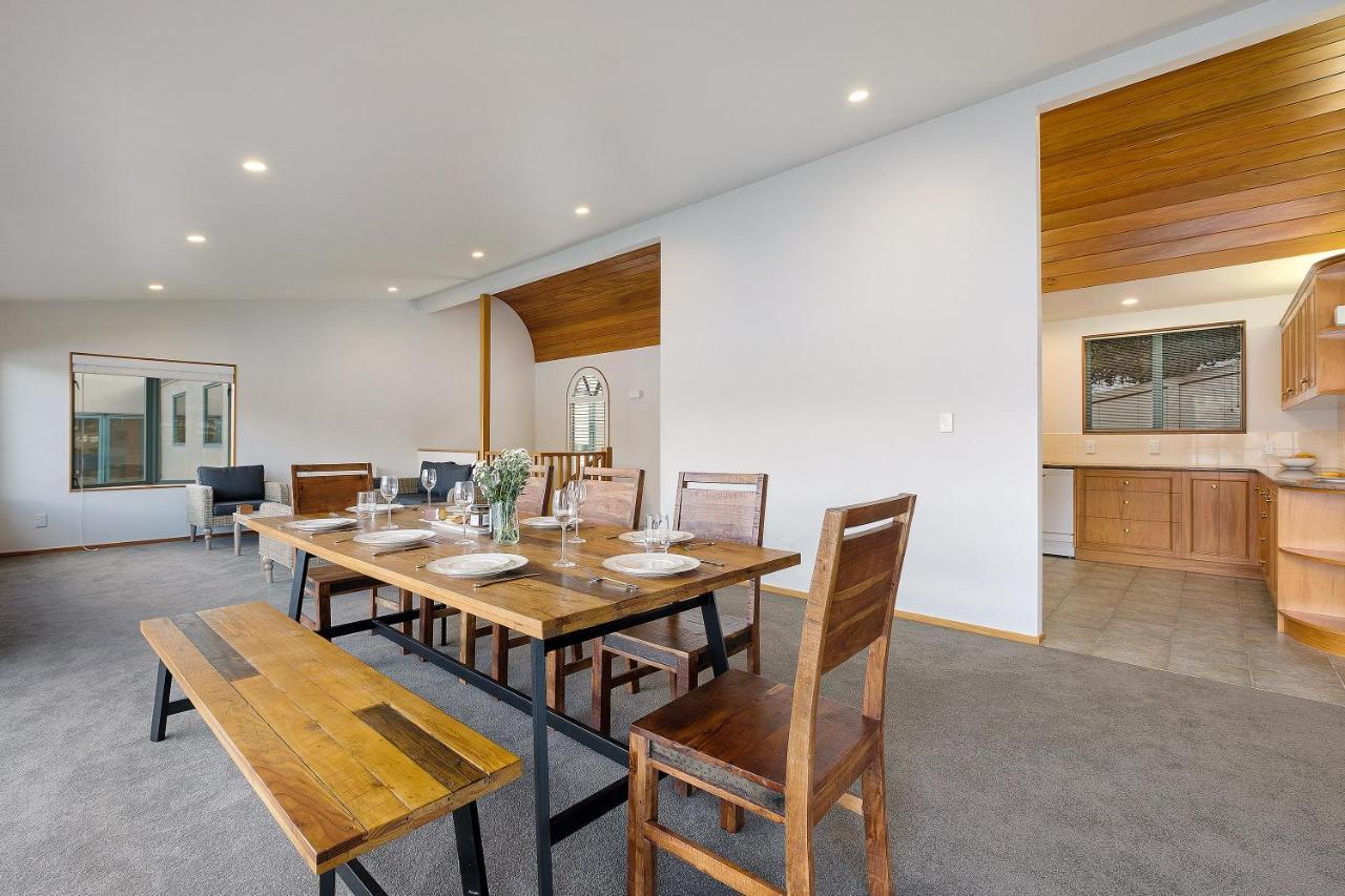 Huge Lakefront Delight - Queenstown Holiday Home Exterior foto