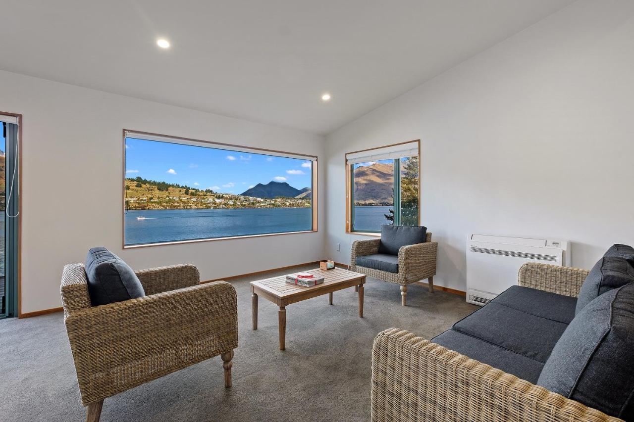 Huge Lakefront Delight - Queenstown Holiday Home Exterior foto