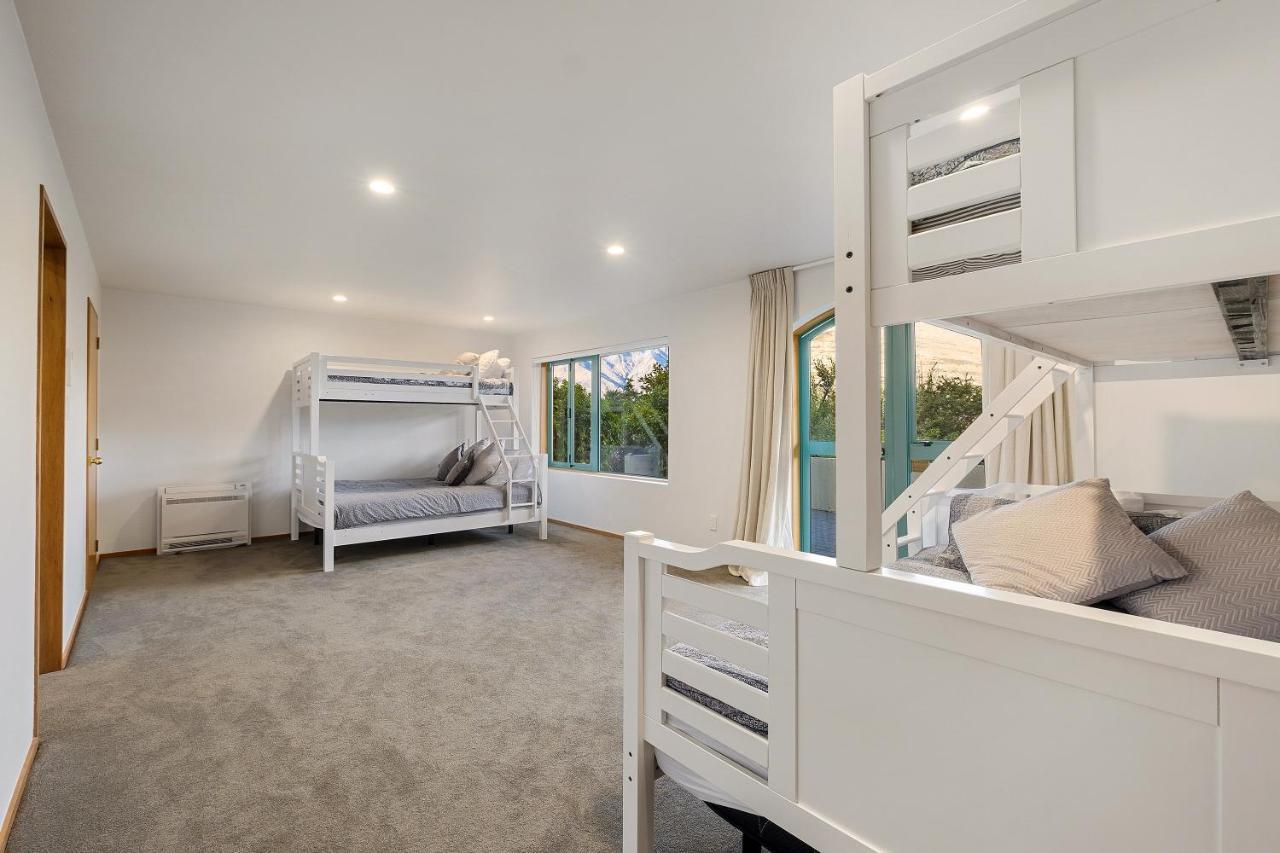 Huge Lakefront Delight - Queenstown Holiday Home Exterior foto