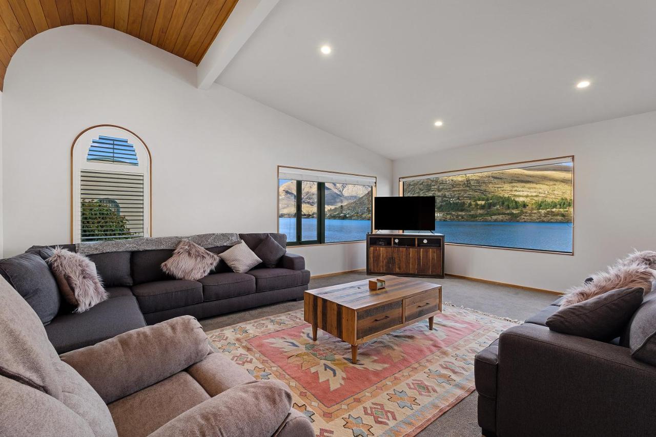 Huge Lakefront Delight - Queenstown Holiday Home Exterior foto