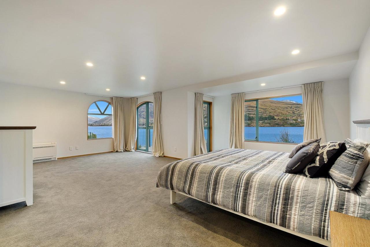 Huge Lakefront Delight - Queenstown Holiday Home Exterior foto