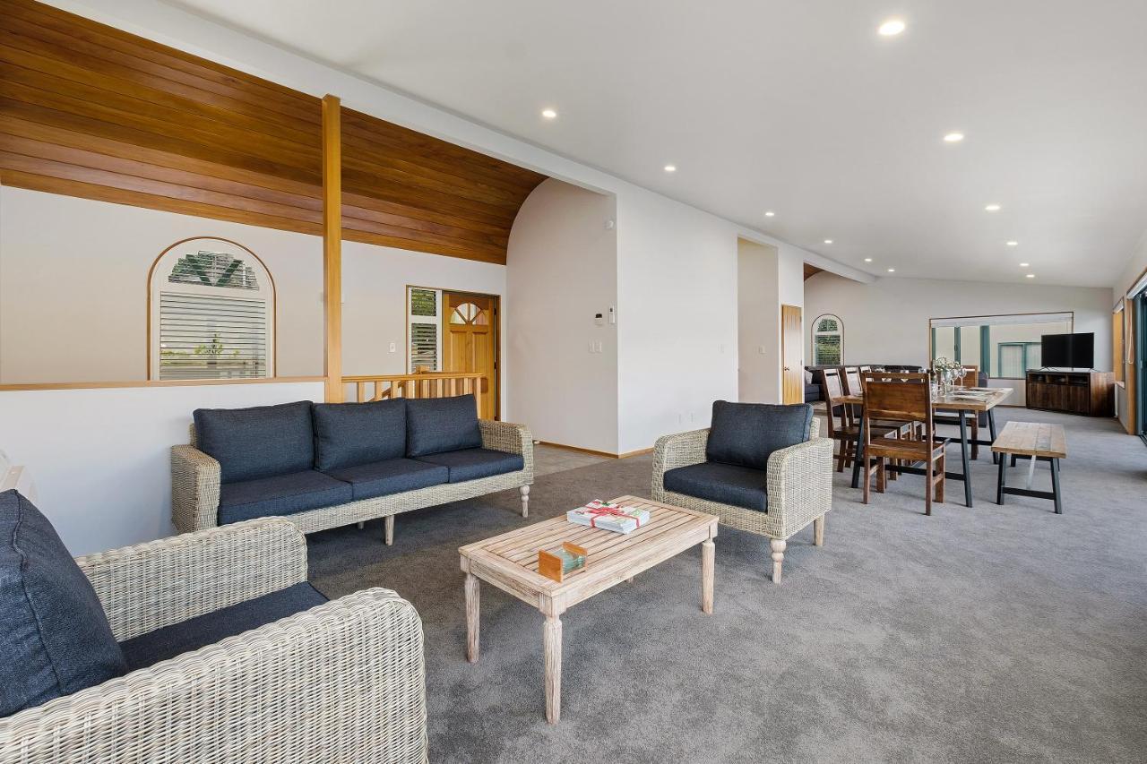Huge Lakefront Delight - Queenstown Holiday Home Exterior foto
